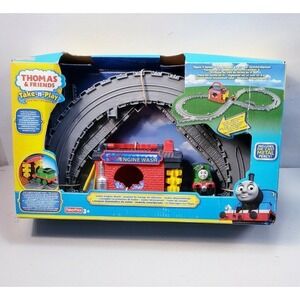 Fisher-Price Thomas & Friends Sodor Engine Wash Includes Die-Cast Percy V7642